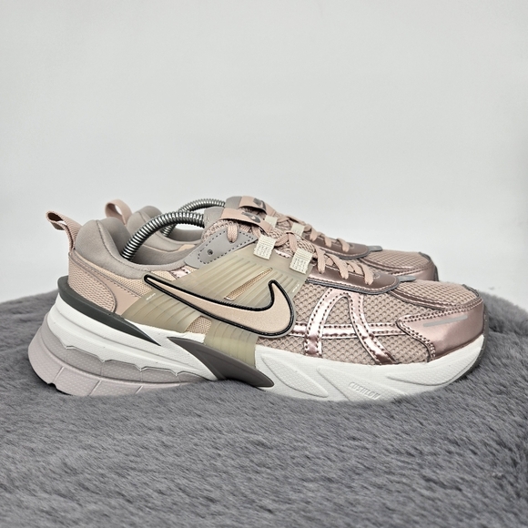 New Nike V2K Run 'Particle Beige College Grey Light Bone' Women's Shoes Size 10 - Picture 3 of 8